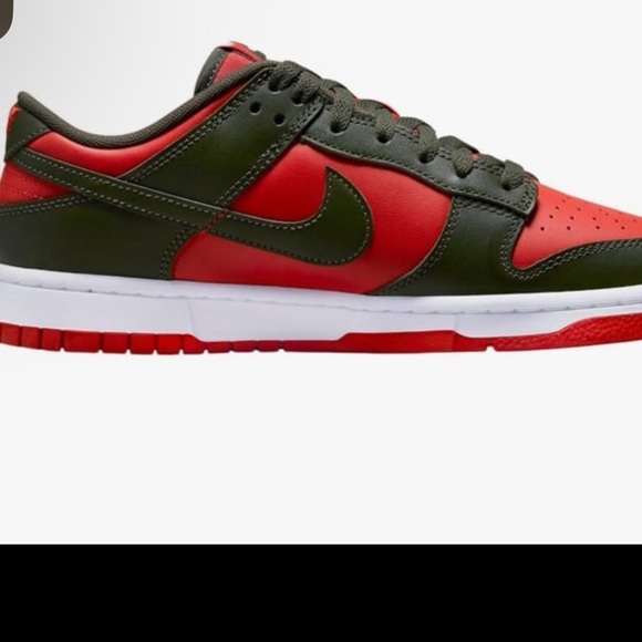 Men’s Nike Low Dunk Sneakers - Picture 3 of 5